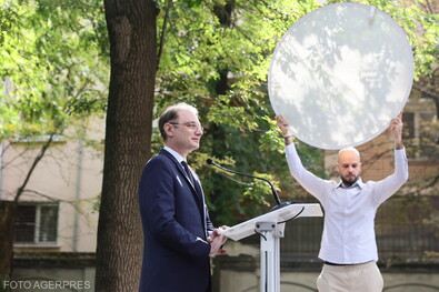 A nyugdíjakat emelnék, az adókat nem (Elkészült  a  kormányprogram,  összeállt  a  névsor)