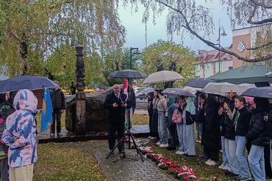 Főhajtás a Lyukaskőnél (Emlékezés Kovásznán)
